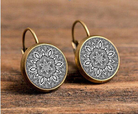 2016 New Year Gifts Mandala Flower Stud Earrings Women Jewelry From India Fashion Yoga Stud Earrings OM Symbol Henna Jewelry